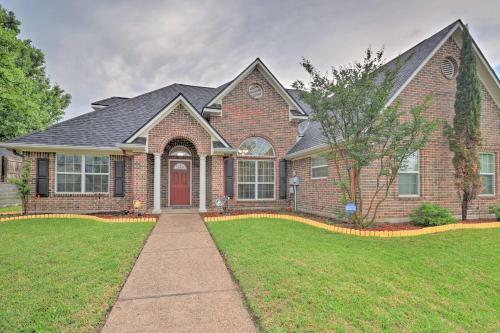 Family-friendly Woodway Home With Private Yard!