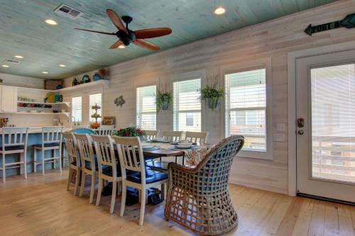 Ov4 4br House On Stilts, Near Beach, Shared Pool, Balcony Overlooking Private Complex Pond