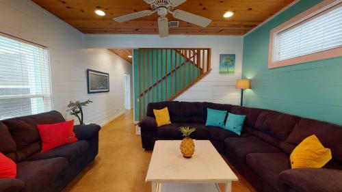 Villa Rp23 Fun Townhouse With Fiesta Decor, Shared Pool, Ample Parking