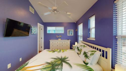 Villa Rp23 Fun Townhouse With Fiesta Decor, Shared Pool, Ample Parking