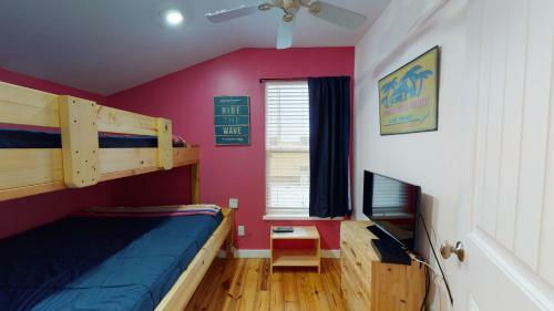 Villa Rp23 Fun Townhouse With Fiesta Decor, Shared Pool, Ample Parking