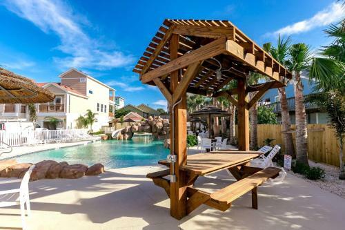 Villa Bc202 Funky Parrot, Heated Saltwater Pool, Short Walk To Beach, Gameroom