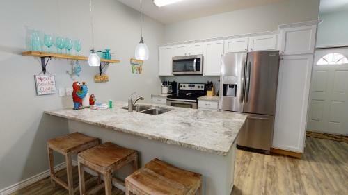 Villa Bc202 Funky Parrot, Heated Saltwater Pool, Short Walk To Beach, Gameroom