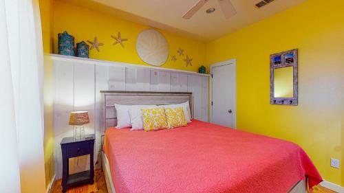 Villa Tp5 5br Townhome, Shared Pool, In Town, Near Beach