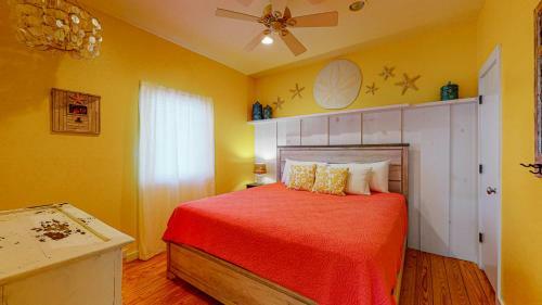Villa Tp5 5br Townhome, Shared Pool, In Town, Near Beach