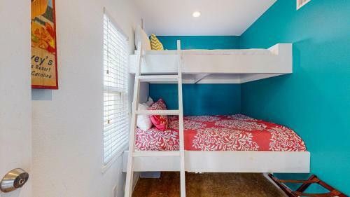 Villa Tp5 5br Townhome, Shared Pool, In Town, Near Beach