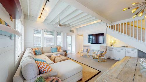 Villa Tp5 5br Townhome, Shared Pool, In Town, Near Beach