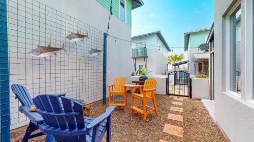 Villa Tp5 5br Townhome, Shared Pool, In Town, Near Beach