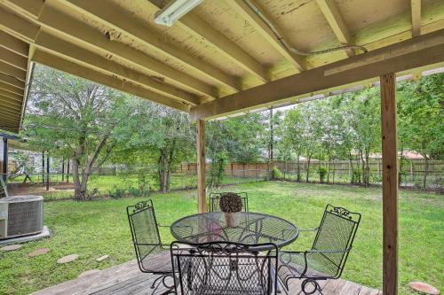 Idyllic Abode With Yard - Near Dtwn And Airport!