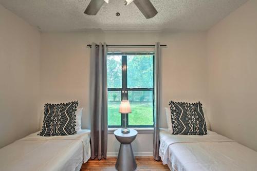Idyllic Abode With Yard - Near Dtwn And Airport!