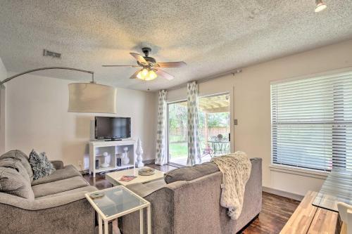 Idyllic Abode With Yard - Near Dtwn And Airport!