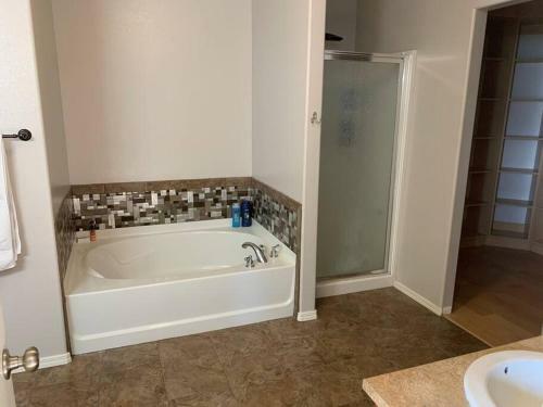 Huge Family-reunion-friendly Home Sleeps 16