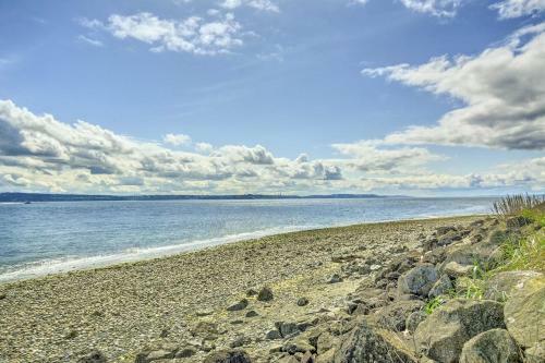Seaside Property With Fire Pit, Steps To Beach!
