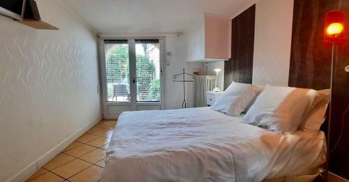 Bed & Breakfast Maison D'h�tes Spa Terrasse Parking Privatifs Nevers