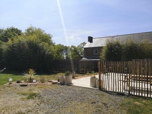 G�te de L'hermine ( Le Domaine de Coat Rogan )