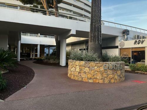 Apartamento Joli Studio Bord de Mer � Marina Baie Des Anges