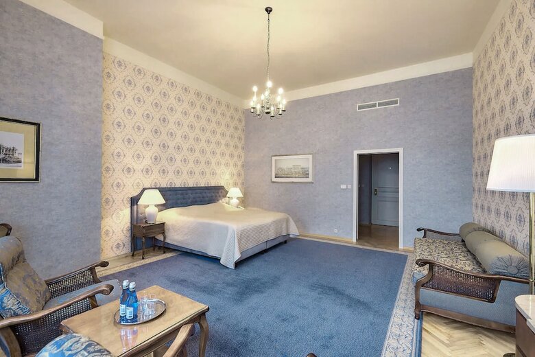 Grand Hotel