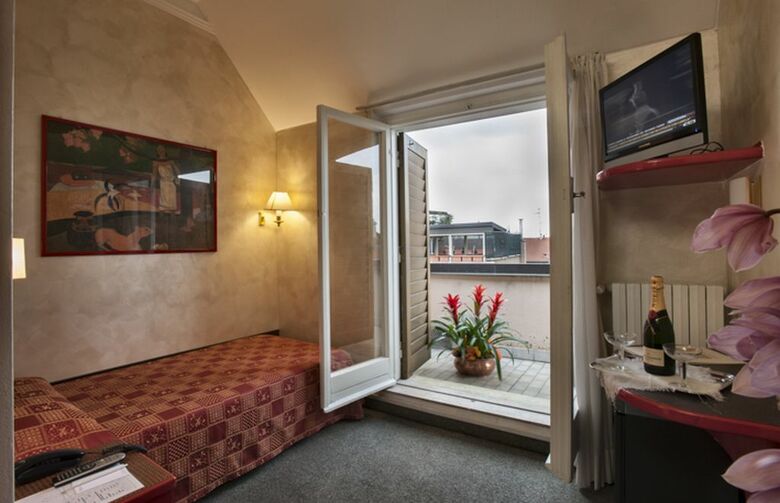 Hotel Gamma