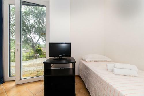 Chiavari Cozy Apartments In Villa With Shared Garden & Parking