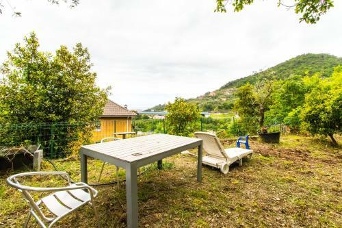 Chiavari Cozy Apartments In Villa With Shared Garden & Parking