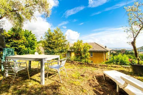Chiavari Cozy Apartments In Villa With Shared Garden & Parking