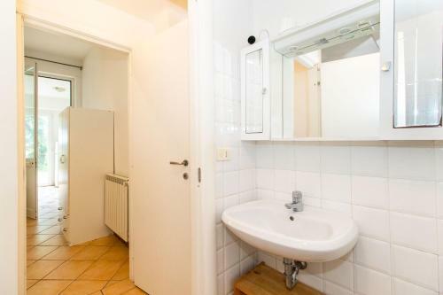 Chiavari Cozy Apartments In Villa With Shared Garden & Parking
