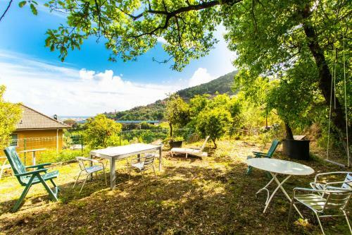 Chiavari Cozy Apartments In Villa With Shared Garden & Parking