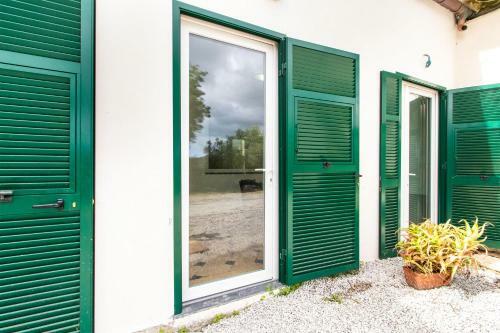 Chiavari Cozy Apartments In Villa With Shared Garden & Parking