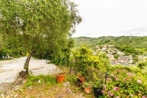 Chiavari Cozy Apartments In Villa With Shared Garden & Parking