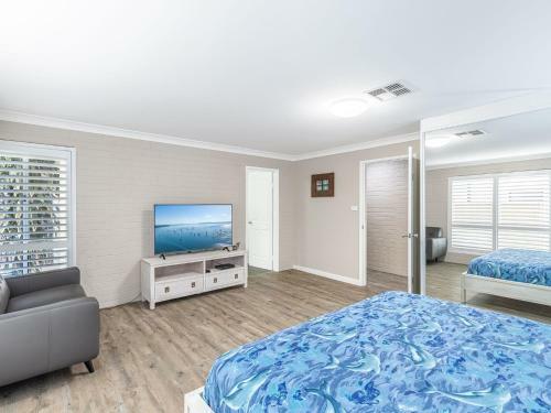 Dolphin Lagoon 196 Soldiers Pt Rd Luxury Escape