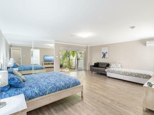 Dolphin Lagoon 196 Soldiers Pt Rd Luxury Escape