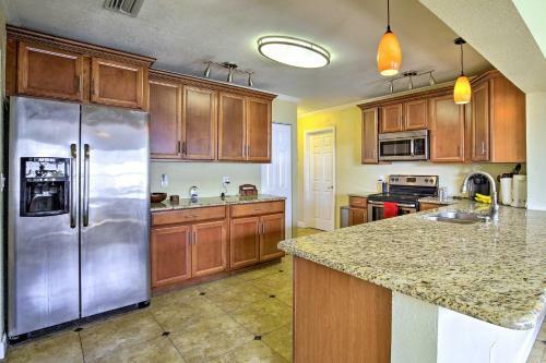 Clean Single-story Home With Hot Tub - Pets Welcome!