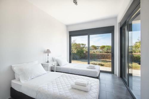 Minimal Sea View Maisonette