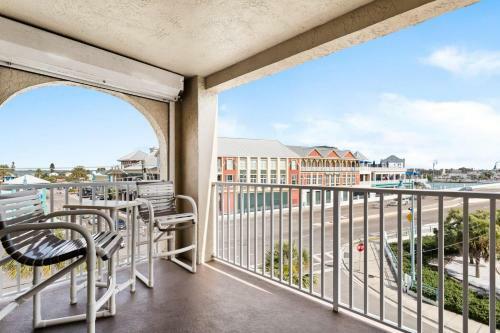 #304 Beach Place Condos