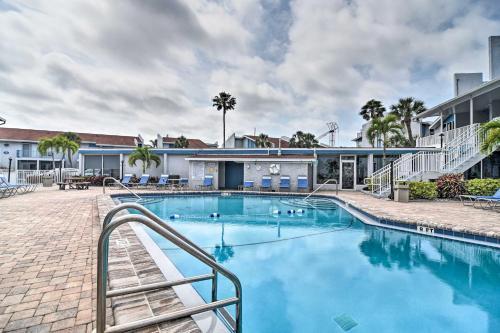 Apartamento Elegant Fl Condo With Pool Walk To Madeira Beach!