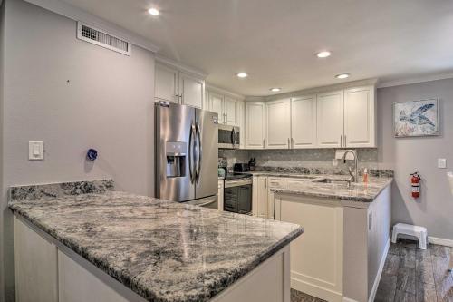 Apartamento Elegant Fl Condo With Pool Walk To Madeira Beach!