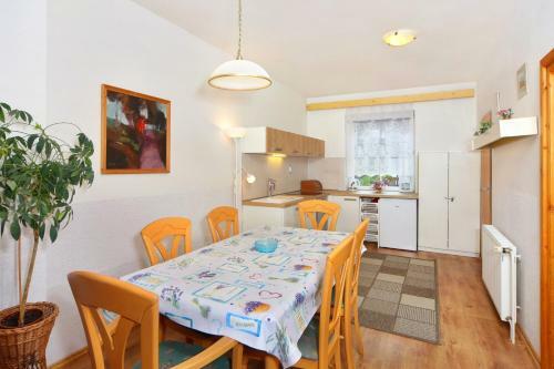 Hostal Pension A Restaurant Karol�na