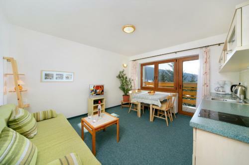 Hostal Pension A Restaurant Karol�na