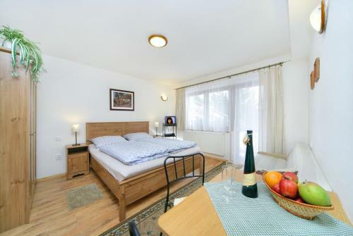 Hostal Pension A Restaurant Karol�na