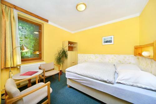 Hostal Pension A Restaurant Karol�na