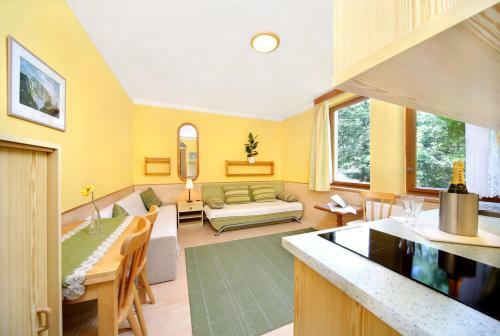 Hostal Pension A Restaurant Karol�na