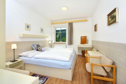 Hostal Pension A Restaurant Karol�na