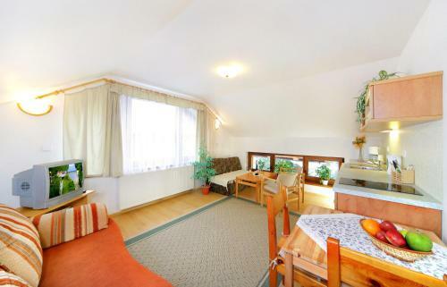 Hostal Pension A Restaurant Karol�na