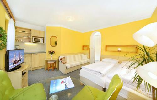 Hostal Pension A Restaurant Karol�na