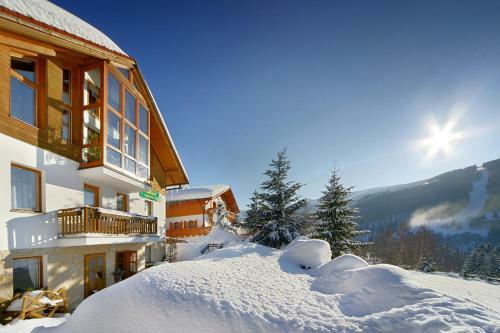 Hostal Pension A Restaurant Karol�na