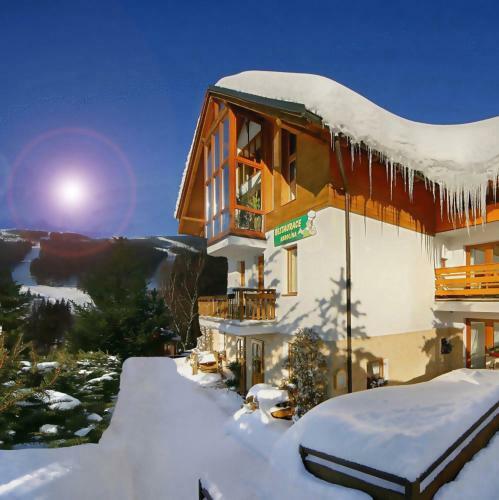 Hostal Pension A Restaurant Karol�na