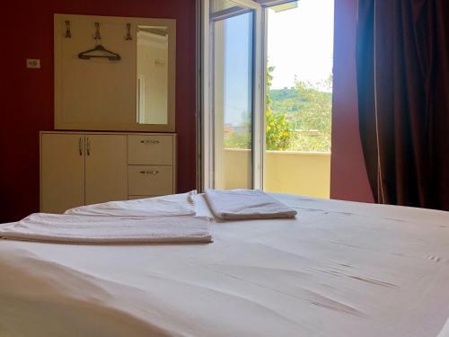 Hotel Autostrada (highway)