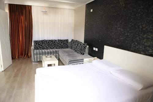 Hotel Autostrada (highway)