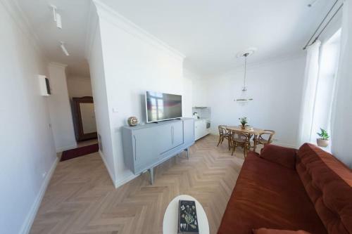 Lovely 2-bedroom Apartment With Free Parking