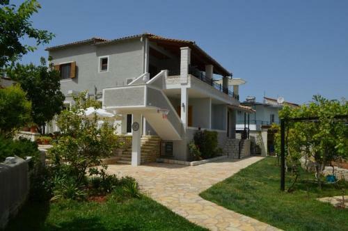 Beni Apartments